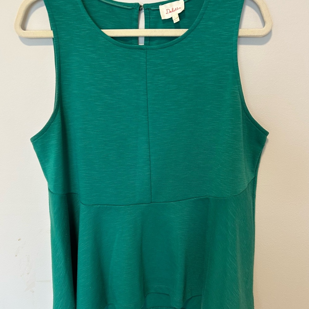 Deletta Green Sleeveless Women's Top